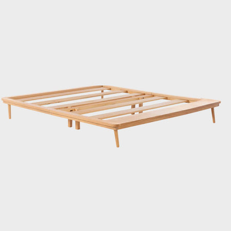 Vista en perspectiva de base de cama king size Sei Natural con estructura reforzada 2
