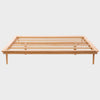 Vista superior de base de cama king size Sei Natural con soporte de tablillas de madera