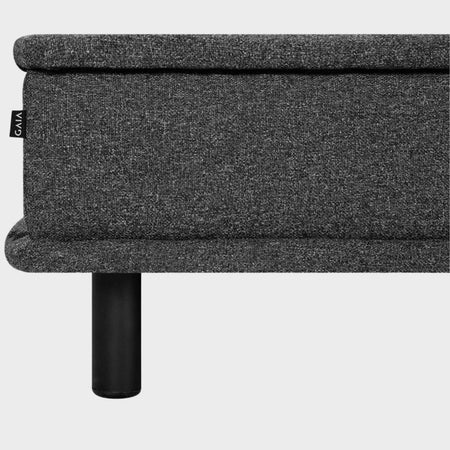 Detalle de pata negra cilíndrica en base individual Copilco GAIA