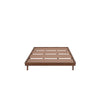 Base de cama rectangular en acabado nogal, con diseño de tablones y cuatro patas de soporte. Ideal para tu recámara.
