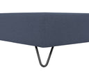 Base queen size Skye en color azul con un diseño rectangular y patas metálicas, ideal para realzar tu dormitorio.