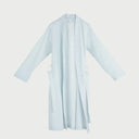 Bata de baño Vanti L/XL de color claro, con mangas largas y diseño minimalista, ideal para momentos de relajación.