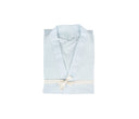 Bata de baño Vanti L/XL en color beige, con diseño clásico y cuello tipo chal, perfectamente doblada y atada con un lazo.