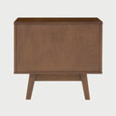 Respaldo sólido en acabado nogal para una estructura robusta y estética uniforme.