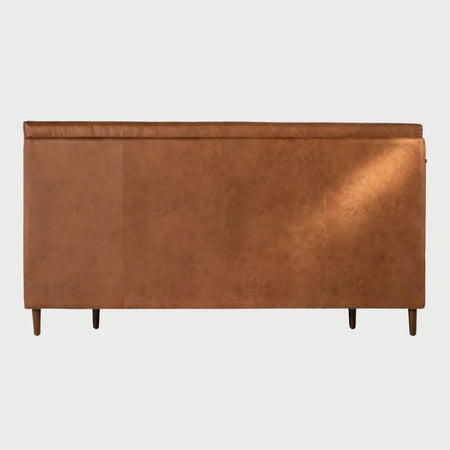 Vista posterior de la cama Landero; permite observar el acabado del reverso de la cabecera y la solidez de la estructura interna que une el respaldo con los largueros laterales tapizados en color café.