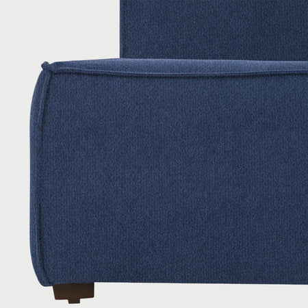 Vista posterior de la cama Raquel; muestra el acabado integral del tapizado azul en el reverso de la cabecera, permitiendo que el mueble luzca impecable desde cualquier ángulo de la habitación.