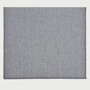 Vista frontal del camino de mesa de 220 cm en color azul océano sólido; su diseño minimalista y color vibrante son perfectos para servicios de mesa contemporáneos.