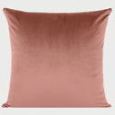 Vista posterior del cojín Bunek; muestra el acabado liso y uniforme en terciopelo rosa, manteniendo la elegancia táctil de la pieza y un diseño limpio que facilita su combinación en cualquier espacio.