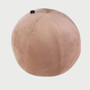 Vista frontal del cojín esfera mediano en terciopelo rosa; el acabado aterciopelado aporta una sensación de lujo y suavidad, ideal para crear puntos de acento delicados en la decoración.