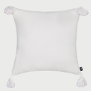 Vista frontal del cojín cuadrado Flavio en color blanco; destaca por la pureza de su tono y la trama visible del algodón natural, ideal para ambientes de estilo escandinavo o minimalista.
