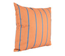 Cojín cuadrado Linderos de 50 x 50 cm con tela naranja y rayas azules, ideal para decorar cualquier espacio con estilo.