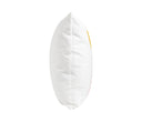 Cojín cuadrado Balance de 45x45 cm en color amarillo, con un lado blanco, ideal para decorar tu hogar con estilo.