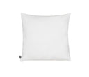 Cojín cuadrado Boho Sol en color mostaza, con diseño minimalista y acabado liso, ideal para decorar tu hogar.