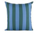 Cojín impermeable Mutis con un diseño a rayas en tonos verdes y azules, ideal para añadir estilo y funcionalidad a tu hogar.