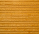 Cojín Navil de 50x50cm en dorado, con superficie texturizada y rayas horizontales, ideal para decorar tu hogar con elegancia.