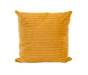 Cojín cuadrado dorado con superficie texturada y suave, ideal para decorar cualquier espacio en tu hogar.