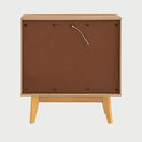 Vista posterior de la cómoda Meztli B en tono beige, exhibiendo un panel de respaldo sólido y uniforme que asegura la estabilidad de la estructura.