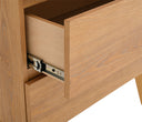 Cajón de la cómoda Meztli B con acabado de madera, mostrando su diseño funcional y moderno.