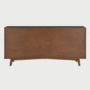 Vista posterior de la credenza Serdan en acabado café, con un panel de respaldo sólido que asegura la integridad de la estructura de gran formato.