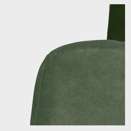 Detalle de la cabecera curva tapizada de la cama Eugenia GAIA en verde