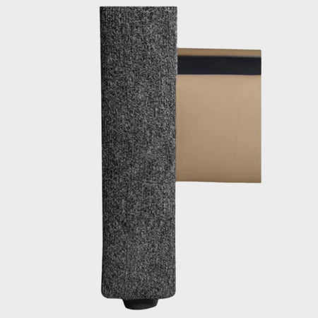 Detalle de la pata y base de la cama king size Blake GAIA