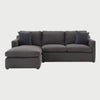 Vista frontal de la esquinera izquierda Marie GAIA en gris oscuro, con diseño de tres cuerpos, chaise longue a la izquierda y cojines de respaldo mullidos.