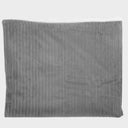 Frazada Navil color gris vista frontal con textura acanalada