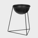 Vista trasera del macetero Zavat negro tamaño chico con diseño moderno