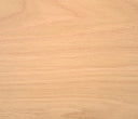 Mesa de centro Bimbe en acabado encino, mostrando su diseño elegante y perfil bajo, ideal para cualquier sala.