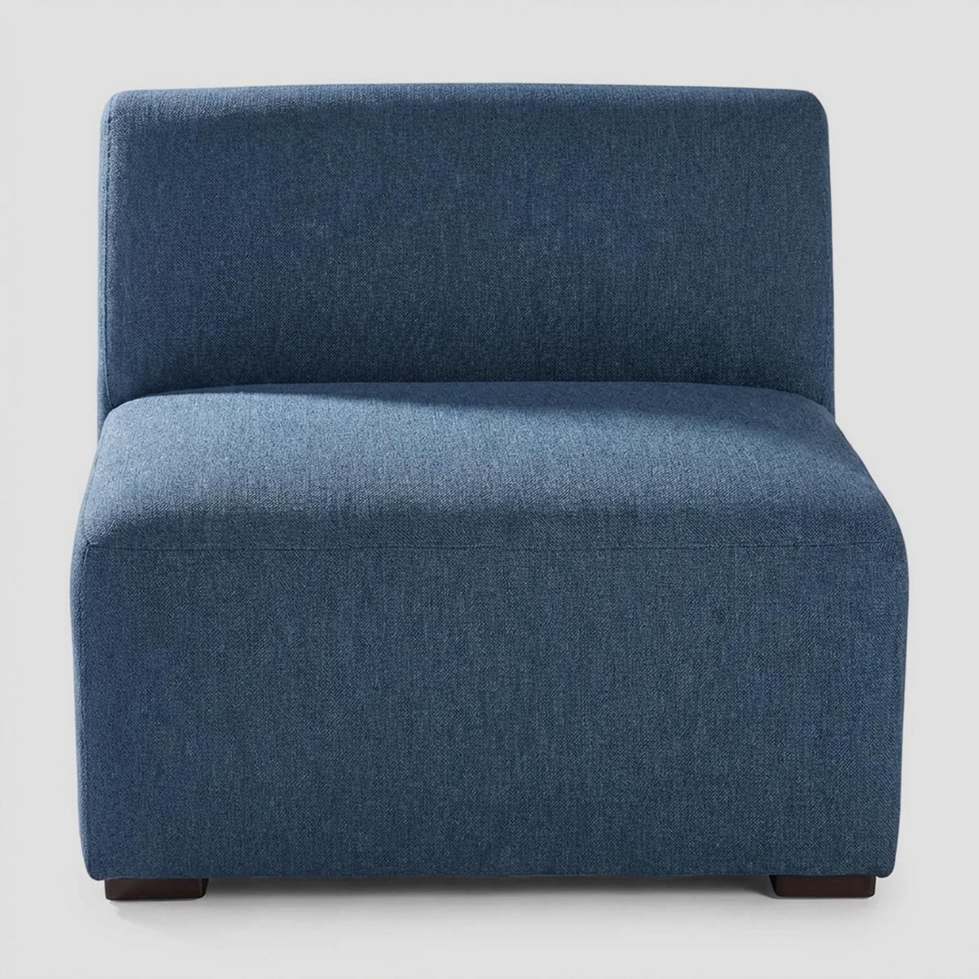 Vista frontal del módulo central Kant en color azul petróleo; presenta un diseño minimalista sin brazos con un respaldo y asiento integrados de líneas limpias y tapizado en tela texturizada.