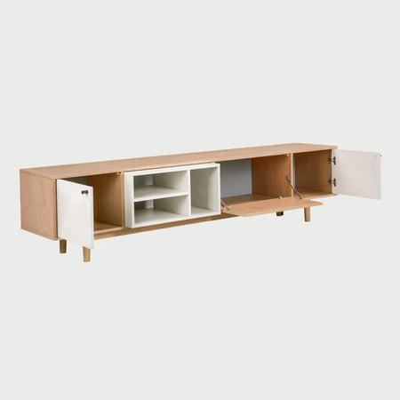 Perfil lateral del mueble de TV Neo de 200 cm, mostrando la estructura alargada en acabado madera clara y su apoyo sobre cuatro patas cilíndricas de madera maciza.