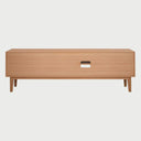 Vista posterior del mueble de TV Talitha de 200 cm en encino, destacando el panel de respaldo sólido con un pasacables central para una gestión de cables limpia.