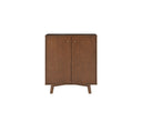 Mueble de bar Serdán en tono café, con diseño rectangular, dos puertas y patas anguladas, ideal para cualquier reunión.