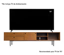 Mueble de TV Tijuana en color madera clara, con compartimentos de almacenamiento y patas metálicas, ideal para salas modernas.