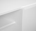 Mueble de TV Cuauhtemoc en color blanco, con un diseño moderno y minimalista, mostrando una superficie suave y estantes visibles.