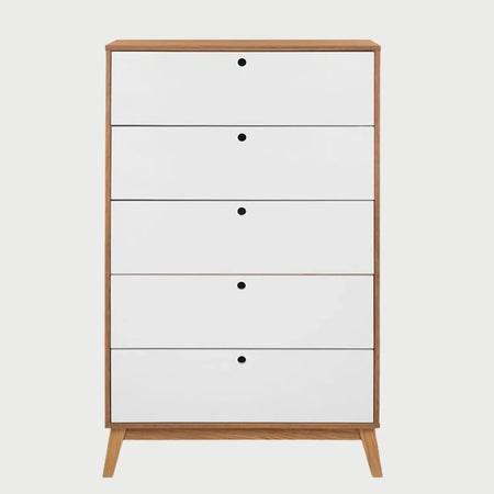 Vista frontal del semanario Evo de 5 cajones; presenta frentes de cajón en color blanco con tiradores circulares mínimos y una estructura perimetral en acabado madera natural.