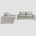 Set de dos sofás en gris, uno de tres cuerpos y otro de dos cuerpos, con un diseño moderno y cómodo. Perfecto para tu sala.