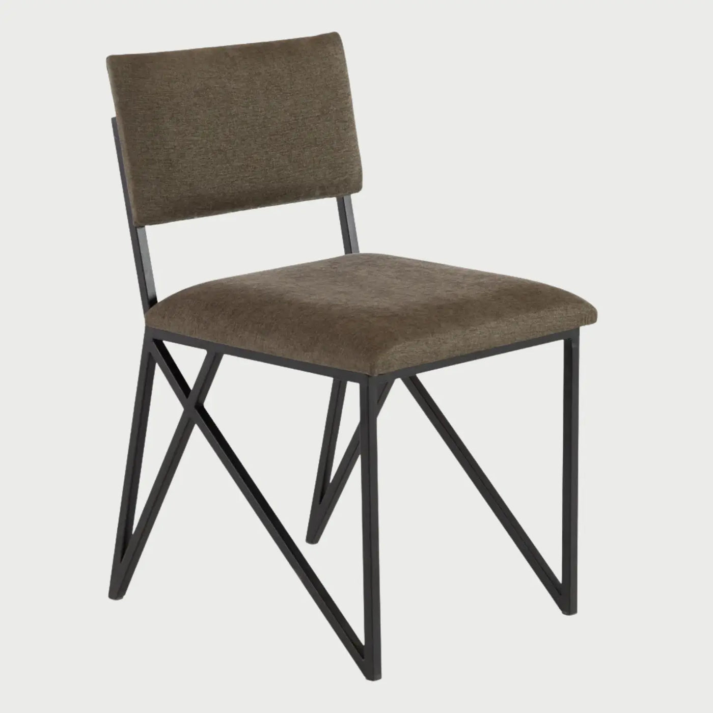 Vista lateral de la silla Soma verde, mostrando el perfil delgado del respaldo y la estructura de metal negro que forma las patas delanteras y traseras en un diseño de líneas angulares.