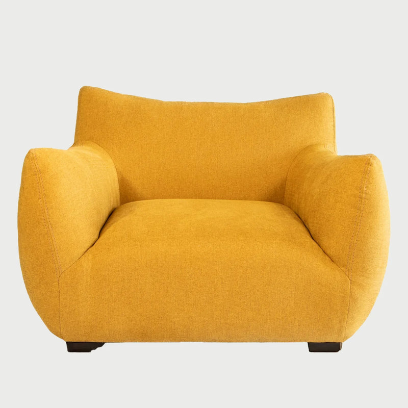 Sillón Bloom de GAIA en color azul, con diseño moderno, brazos redondeados y asiento amplio, ideal para cualquier espacio.