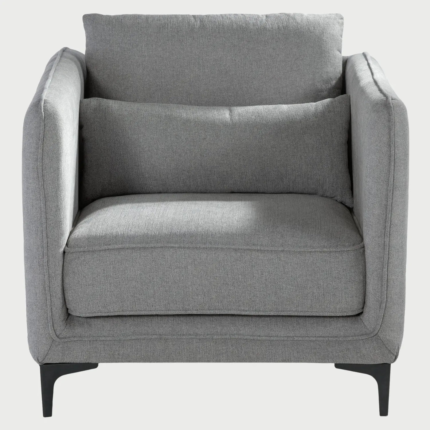 Sillón Marina GAIA en tela gris de diseño contemporáneo con patas metálicas negras.