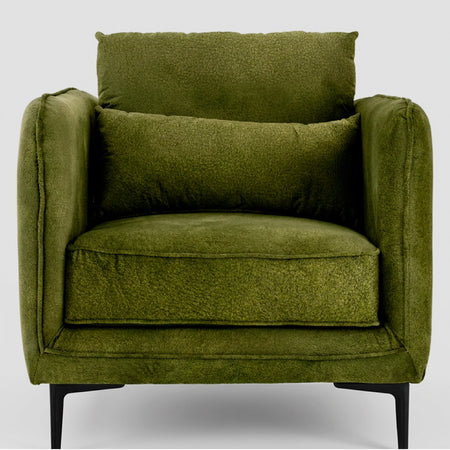 Vista frontal del sillón Marina GAIA en tela verde oscuro, mostrando su diseño de un cuerpo con cojín de asiento mullido, respaldo ergonómico y patas de madera clara.