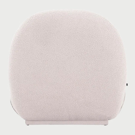 Vista posterior del sillón Toscana blanco con base tapizada, mostrando la continuidad del tejido boucle en el respaldo envolvente y la estructura sólida que llega hasta el suelo.