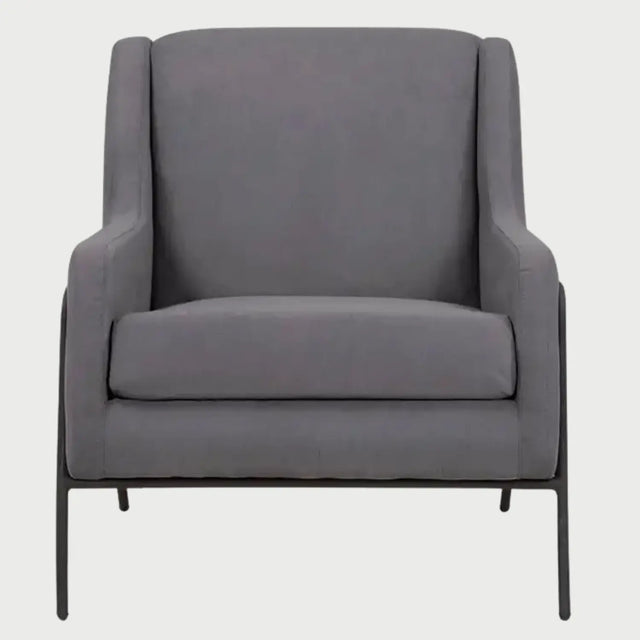 Sillón Tuxama GAIA tapizado en tela gris obscuro con patas de metal negro y respaldo ergonómico.