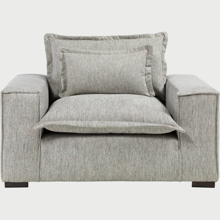 Vista frontal del sillón XL Emilia GAIA en tela gris, destacando su diseño extra ancho con un cojín de asiento mullido y dos cojines de respaldo superpuestos para un confort excepcional.