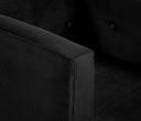 Sillón Moncayo tapizado en terciopelo negro, con diseño elegante y detalles de botones en el respaldo. Perfecto para tu sala.