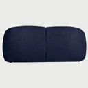 Vista posterior del sofá Marcus GAIA de 2 cuerpos tapizado en azul marino, mostrando el acabado liso del respaldo y la estructura de soporte de madera que aporta un estilo nórdico.