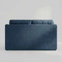 Vista posterior del sofá Marie de dos cuerpos en color azul, mostrando un tapizado uniforme y patas cortas de madera que brindan un soporte discreto y elegante.