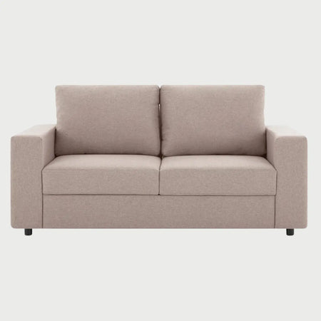 Sofá moderno Ocampos GAIA de 2 cuerpos en tela beige con estructura robusta y perfil bajo.