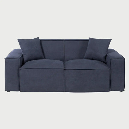 Sofá de dos cuerpos Otto GAIA tapizado en tela azul con cojines de asiento y respaldo profundos y mullidos vista frontal.