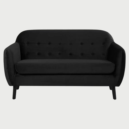 Sofá de dos cuerpos San Blas GAIA tapizado en tela negra con respaldo capitonado y patas en acabado oscuro.